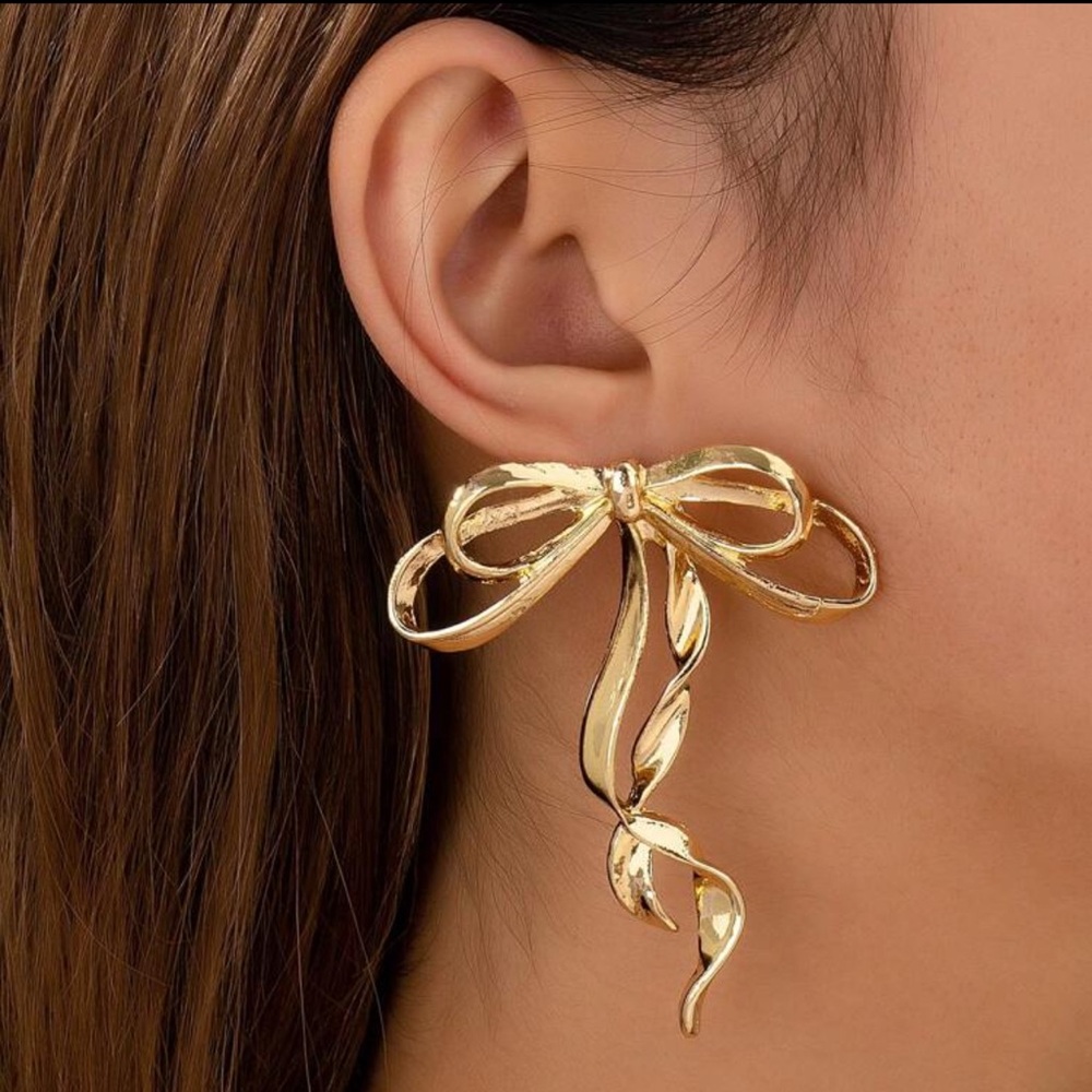 ⭐️NWT Formal Golden Ribbon|Statement Earrings